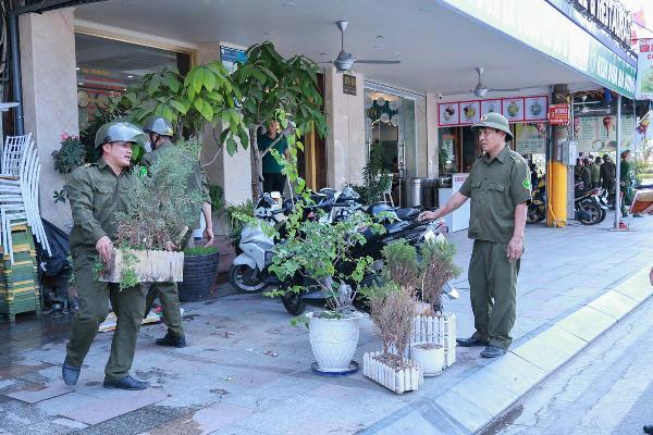 Cát Bà “dọn” vỉa hè, siết đỗ xe trung tâm để làm đẹp diện mạo du lịch.